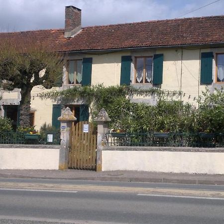 La Maison Jaune Bed & Breakfast Bouresse Exterior photo