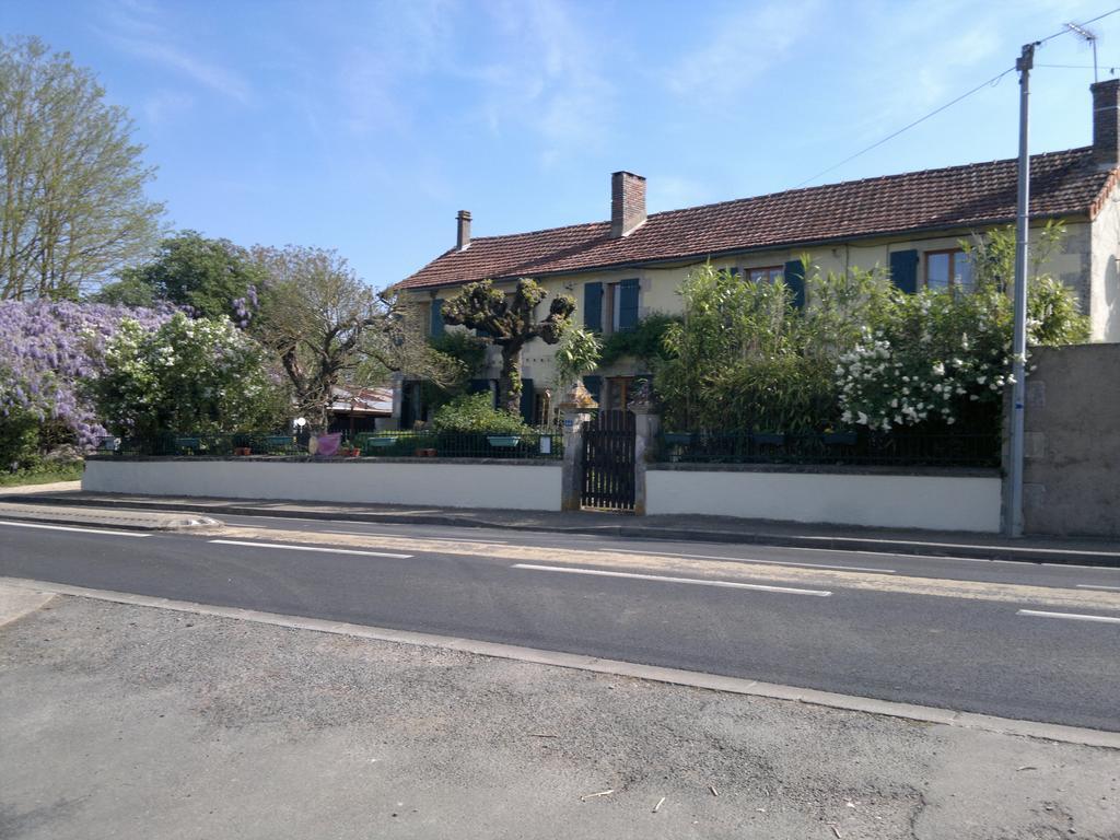 La Maison Jaune Bed & Breakfast Bouresse Exterior photo