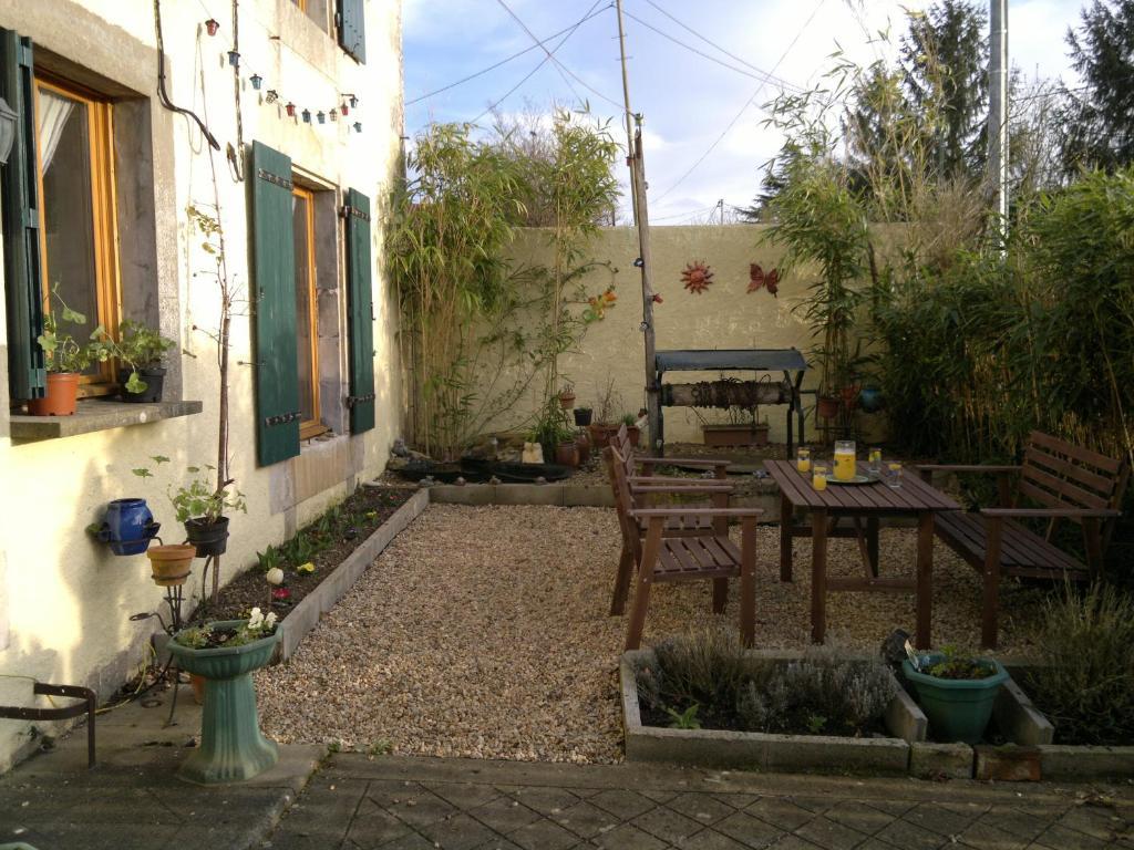 La Maison Jaune Bed & Breakfast Bouresse Exterior photo