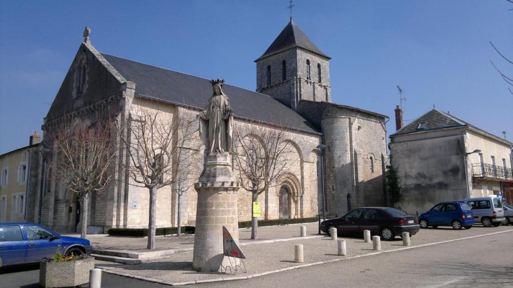 La Maison Jaune Bed & Breakfast Bouresse Exterior photo